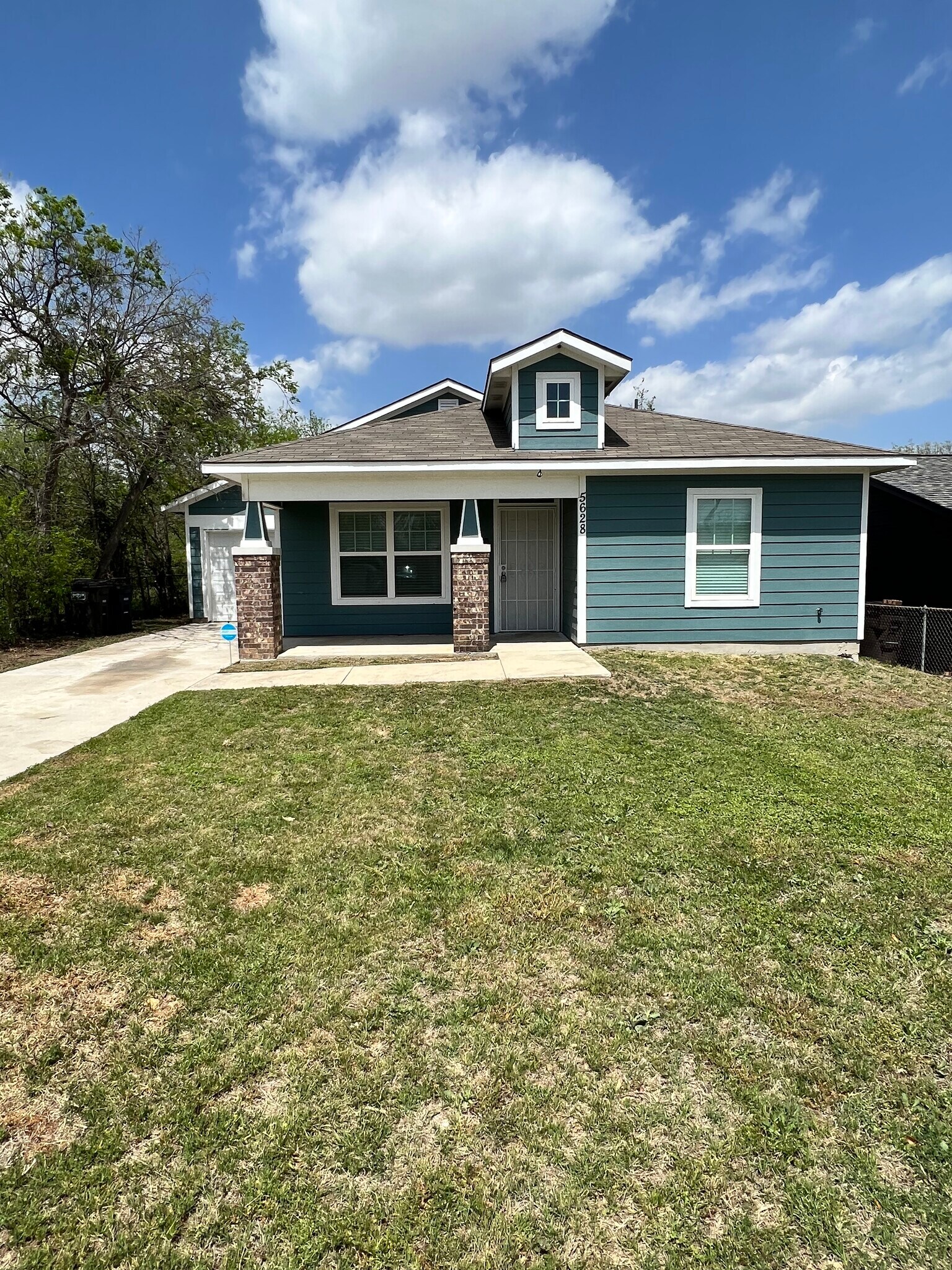 Building Photo - 5628 Humbert Ave