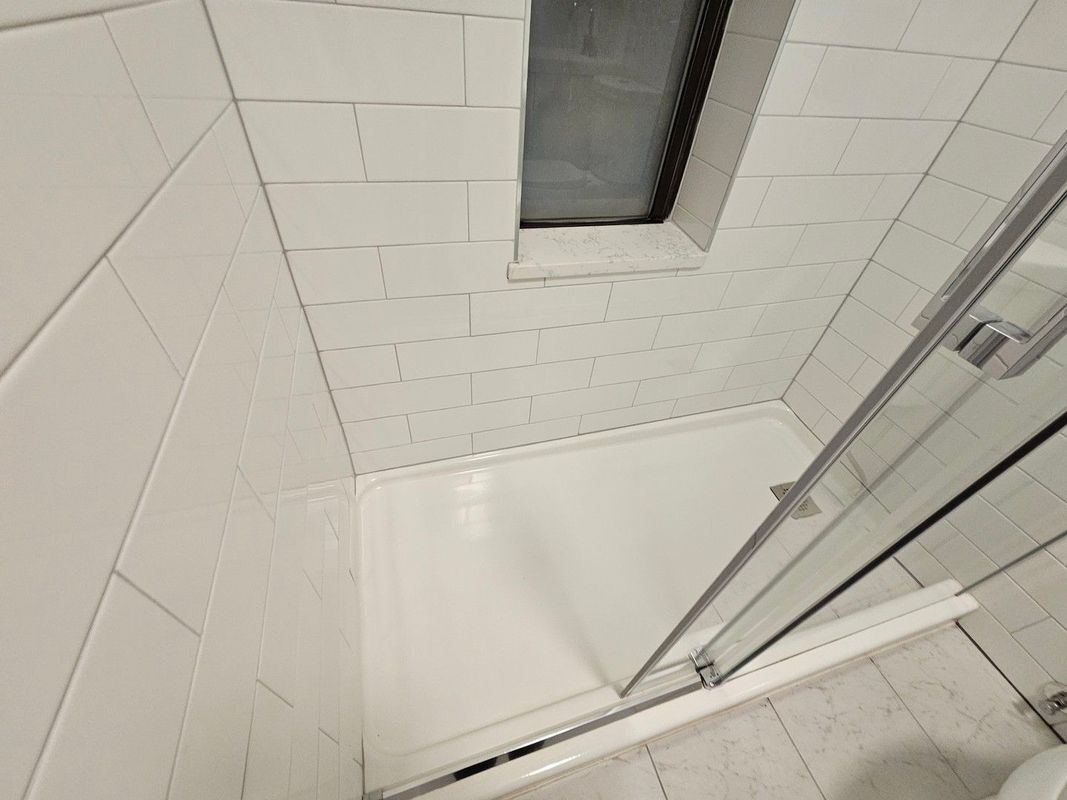 Building Photo - 1415 W Erie St