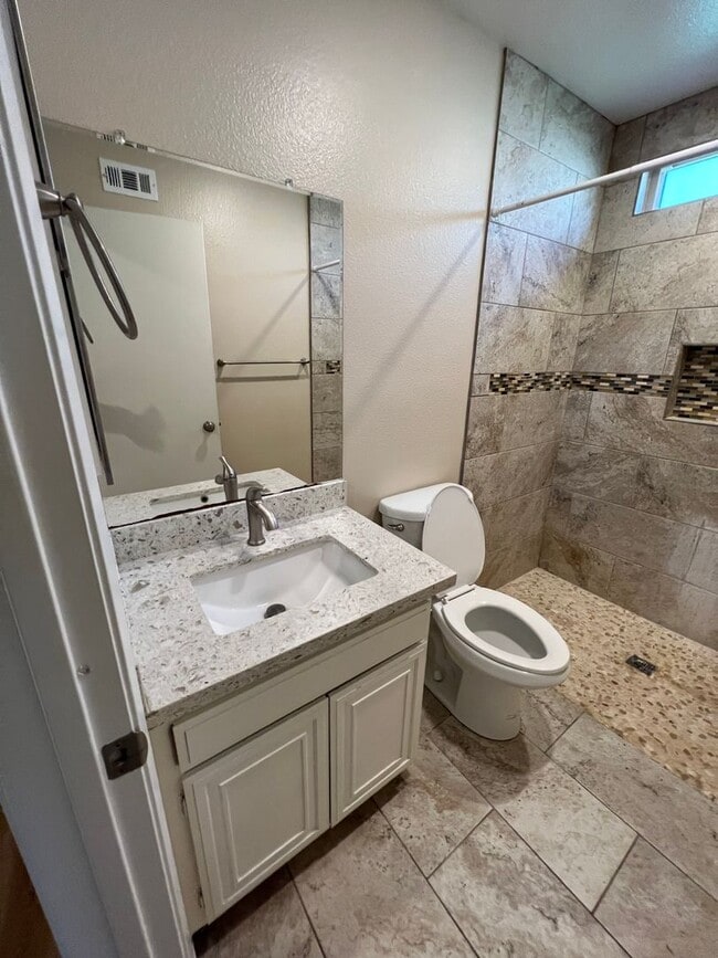 Building Photo - Charming & Modern Capri Model Home for Rent in Leisure Village