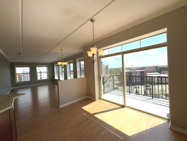 Building Photo - 656 Pearson St