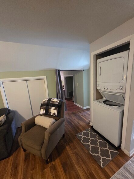 Building Photo - 335 Shakopee Ave E