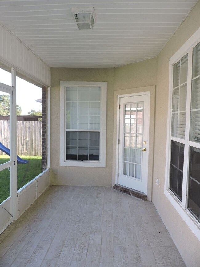 Building Photo - Just minutes to NAS Pensacola & Perdido Key