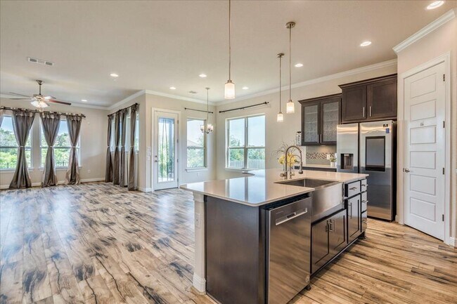 Building Photo - 709 Kingston Pl