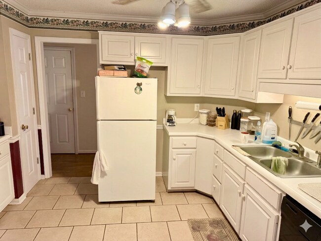 Building Photo - Charming 3BR Home Across from Barnett Shoals Elementary