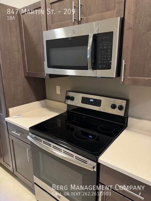 Building Photo - 847 Martin St