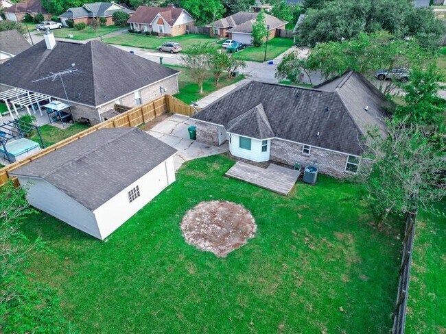 Building Photo - 15116 Rosewood St