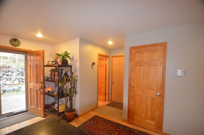 Building Photo - Placer Valley! 3bed/2.5 bath! Garage! 20 m...