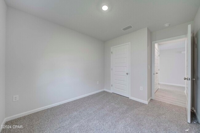 Building Photo - 282 Boggy Creek Way