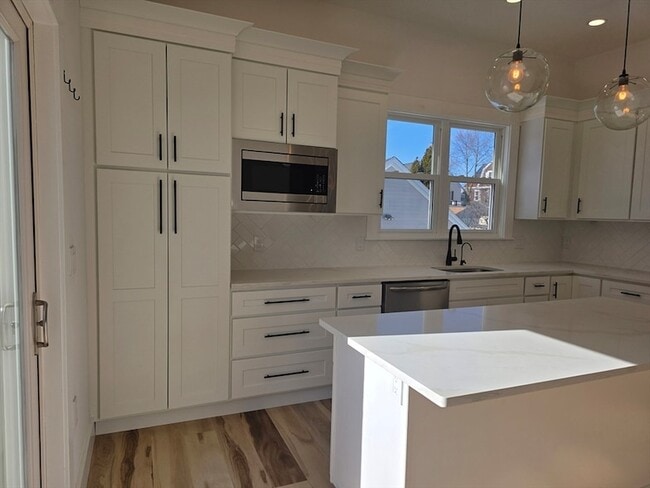 Building Photo - 84 Dudley St