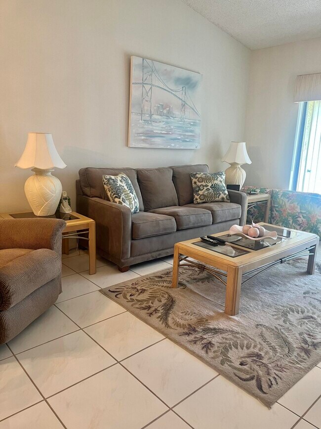 Building Photo - 7831 Willow Spring Dr