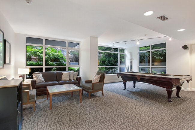 Building Photo - 1420 Terry Ave