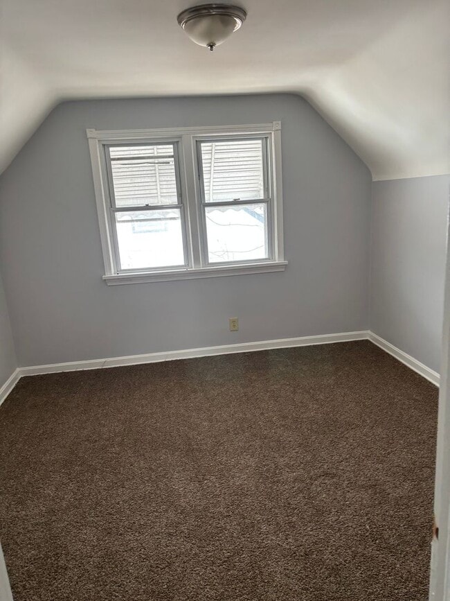 Building Photo - Euclid single home