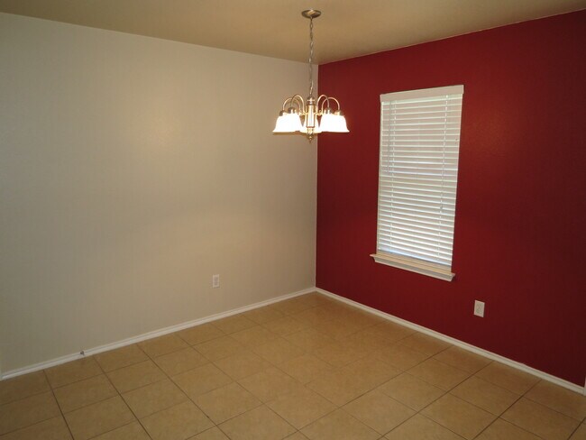 Building Photo - Gorgeous 3 bedroom 2 bath home in desired ...