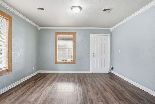 Building Photo - 2514 E Archer St