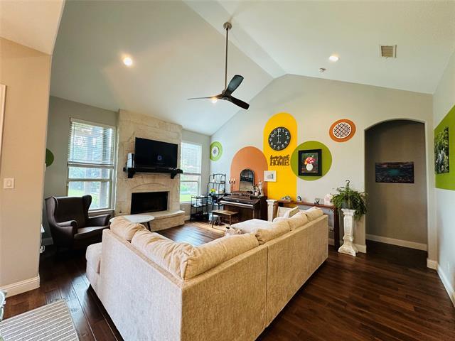 Building Photo - 401 Plumeria Dr