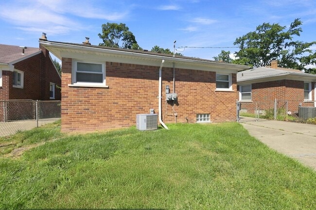 Building Photo - 11386 Hemingway St