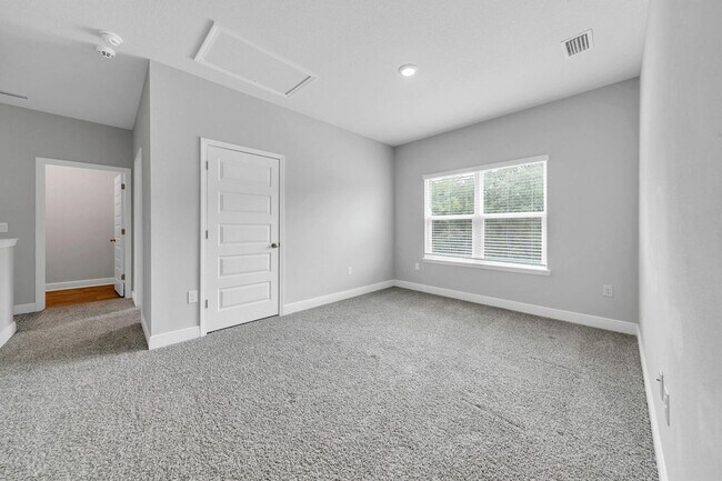 Building Photo - Hammock Oaks Estate Available in February!