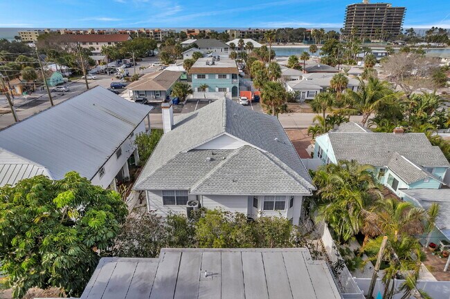 Building Photo - FURNISHED AVAILABLE JANUARY 2026. Beach Re...