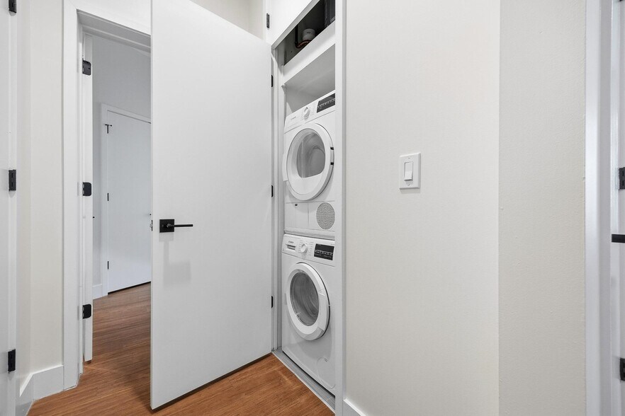 Building Photo - 217 Newark Ave