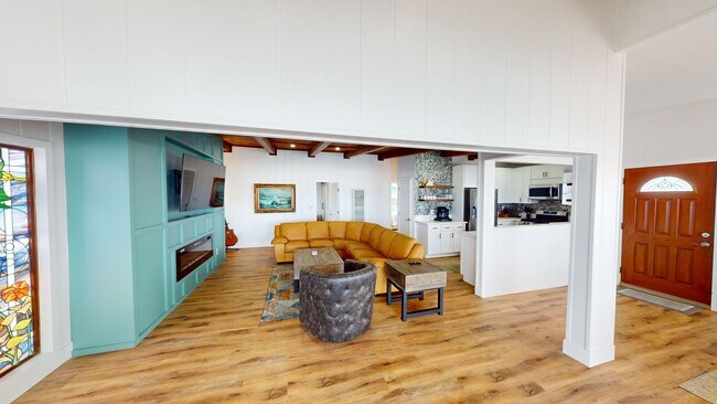 Building Photo - 1480 Seacoast Dr