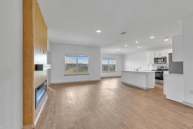 Building Photo - 120 Krause Spgs Dr