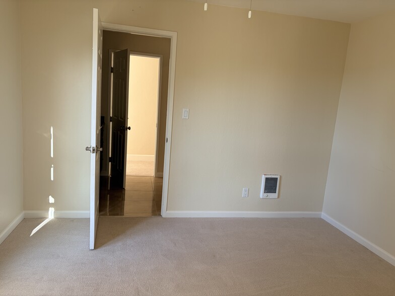 Building Photo - 590 El Dorado Ave