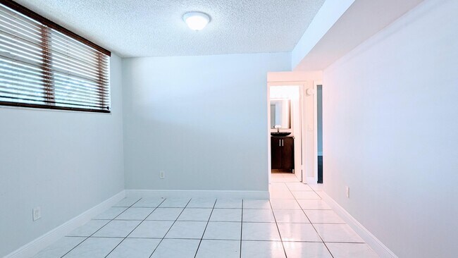 Building Photo - 3253 Foxcroft Rd