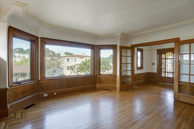 Building Photo - 175 Vasquez Ave