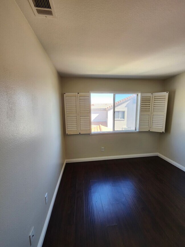 Building Photo - Beautiful two-story home located in the he...