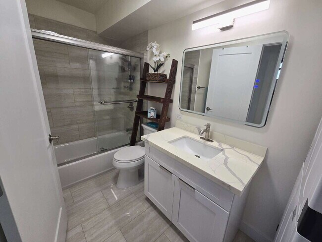 Building Photo - Fully Furnished Executive Condo Rental 2br/2ba/1pkg - Waikiki