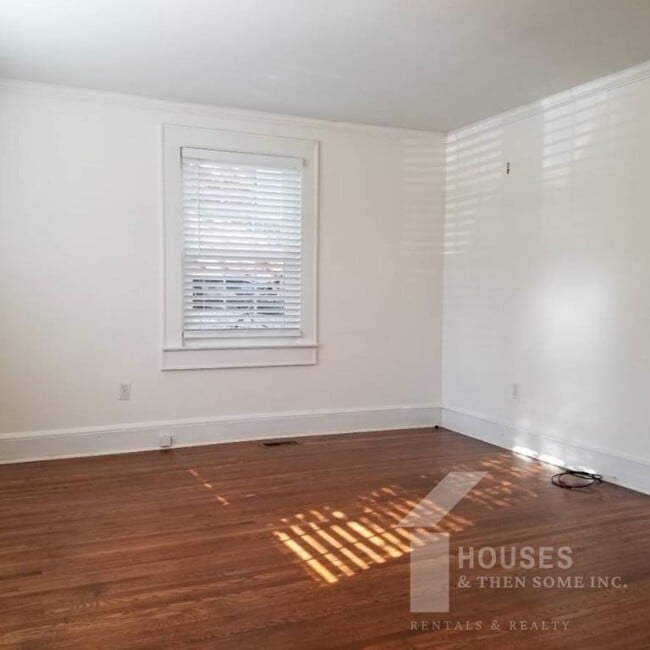 Building Photo - 203 W Faris Rd