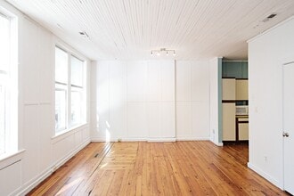 Building Photo - Charming Downtown Charlottesville Apartmen...