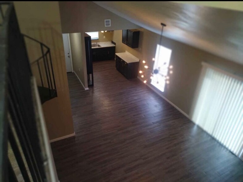 Building Photo - 1029 Rue Louis Phillippe