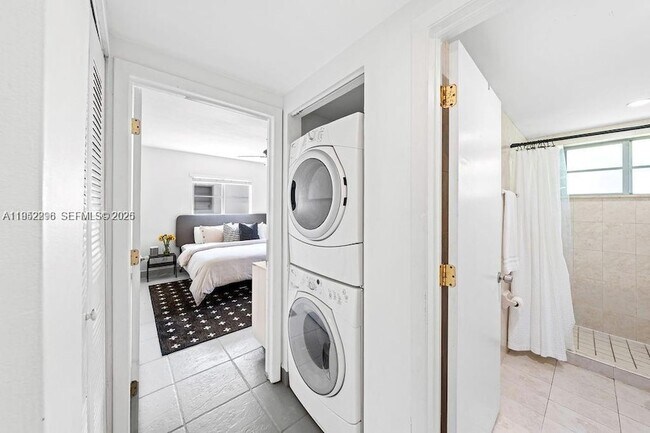 Building Photo - 1050 7th St