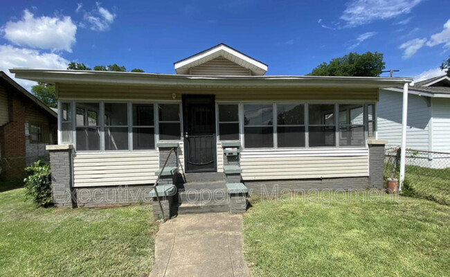 Primary Photo - 4305 Pulaski St