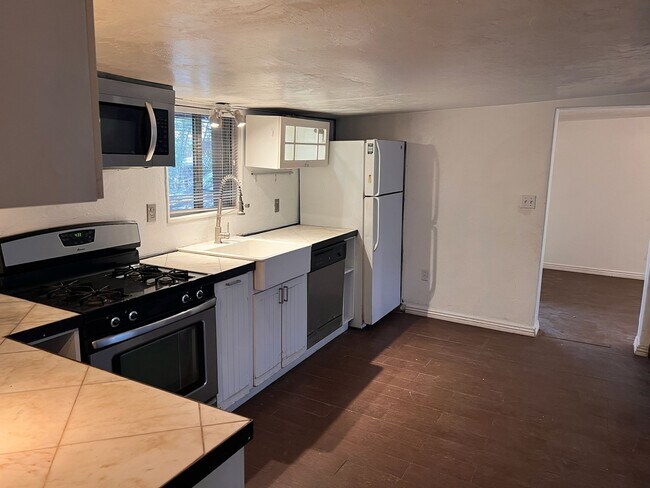 Building Photo - 2555 E Fort Lowell Rd