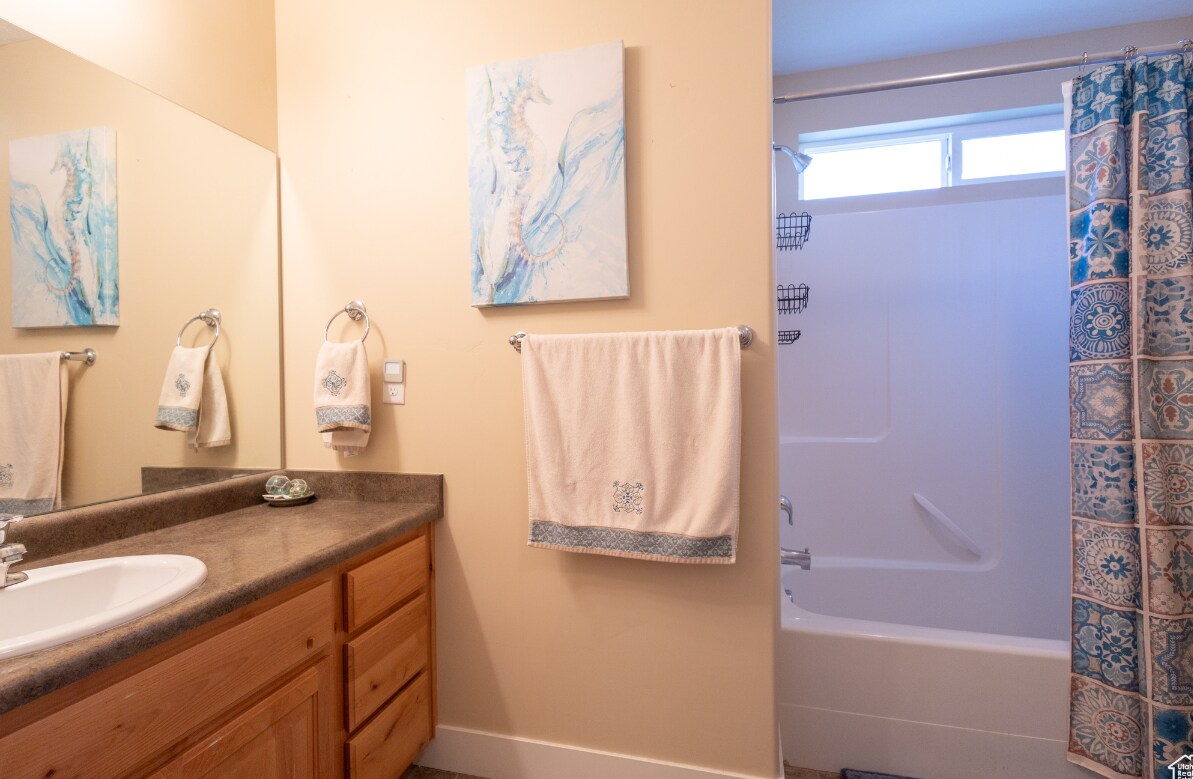 BATH - 14088 S Maria Way