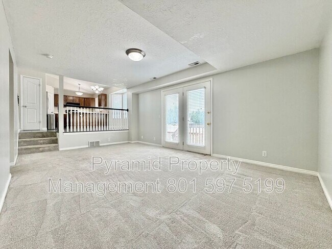 Building Photo - 979 Blue Heron Cir