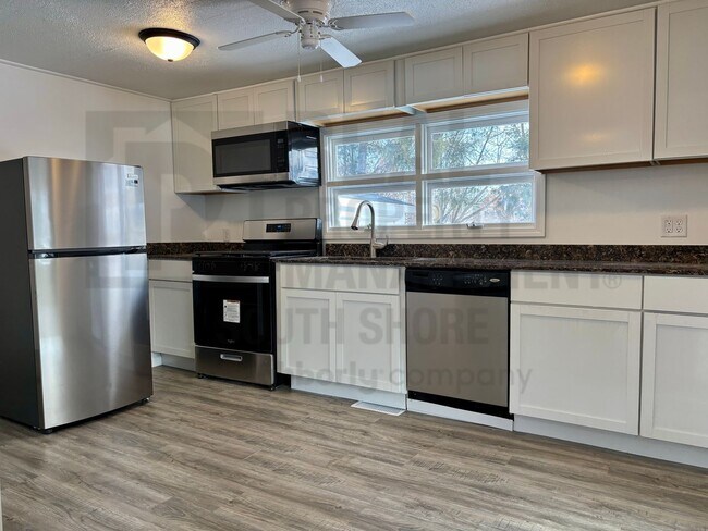 Building Photo - Remodeled 2bed/1bath: Where Charm Meets Chic