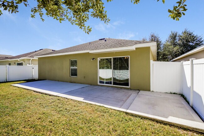 Building Photo - 7211 Wakeview Dr