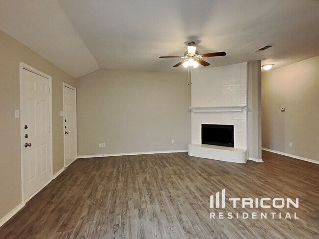 Building Photo - 2834 Coral Dr