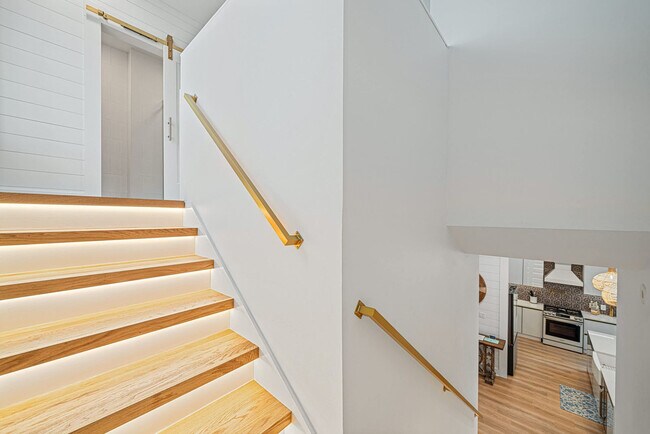 Building Photo - 20 St Francis Dr S