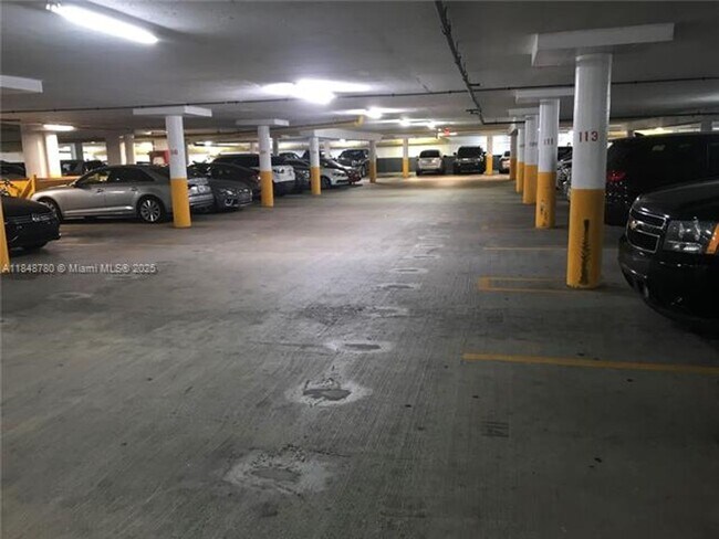 Building Photo - 6039 Collins Ave