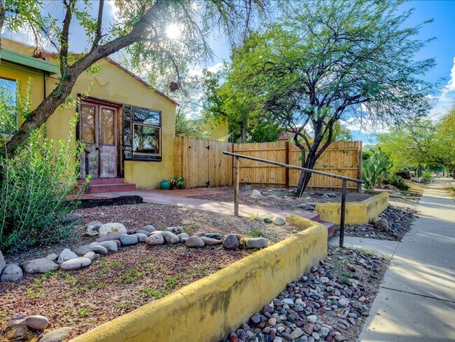 Building Photo - 2 Bedroom 2 Bathroom