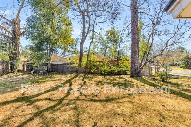 Building Photo - 1835 Upson St