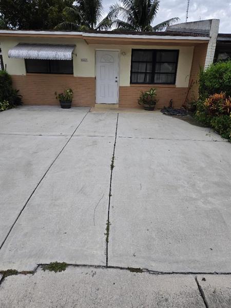 Building Photo - 5461 SW 38th Ct