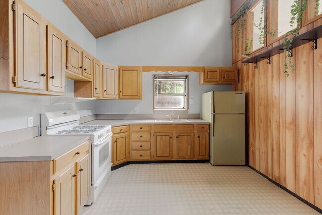Building Photo - FOUR BEDROOM CHARMER WITH ADU IN CASTLE ROCK
