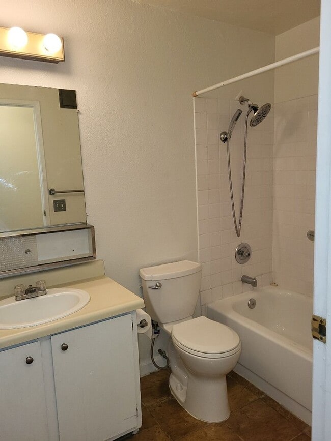 Building Photo - 2410 Tripp Dr