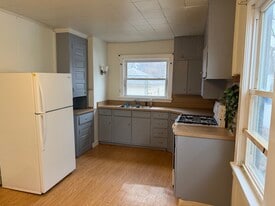 Building Photo - 108 S Warner St