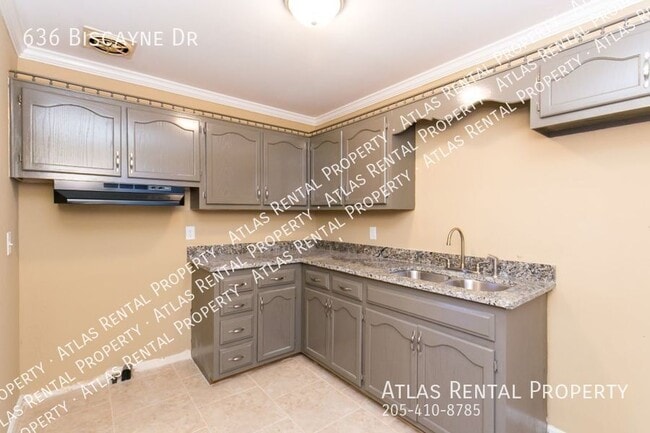 Building Photo - 636 Biscayne Dr
